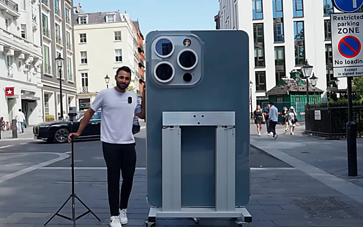 worlds-biggest-iphone-guinness-world-record