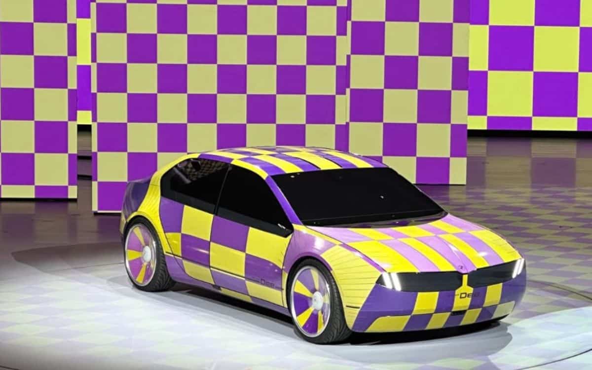 BMW i Vision Dee – BMW’s most advanced technology ever