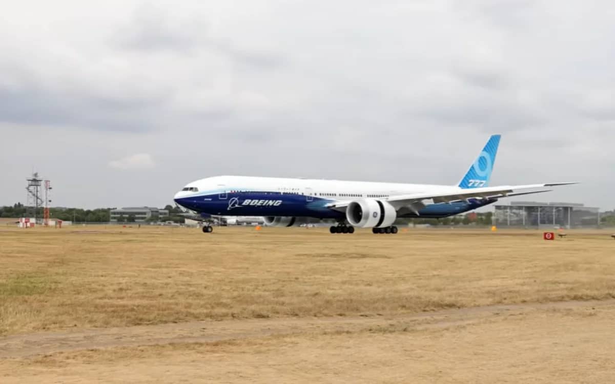 pilots-satisfying-boeing-777x-landing