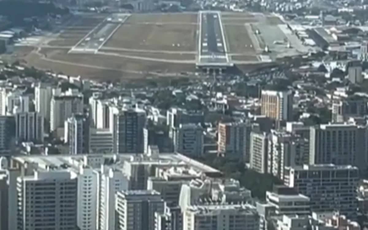 footage-shows-obstacles-landing-plane-second-busiest-airport-in-brazil