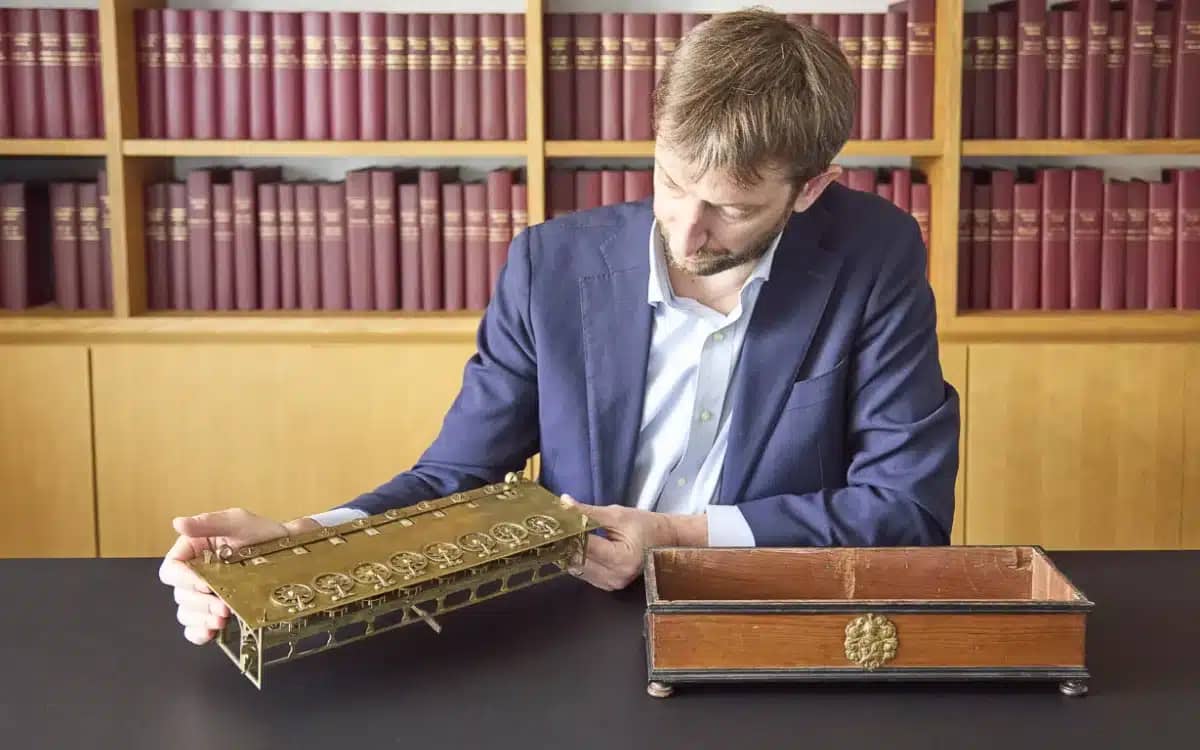 worlds-first-mechanical-calculator-expected-fetch-3-3-million-auction