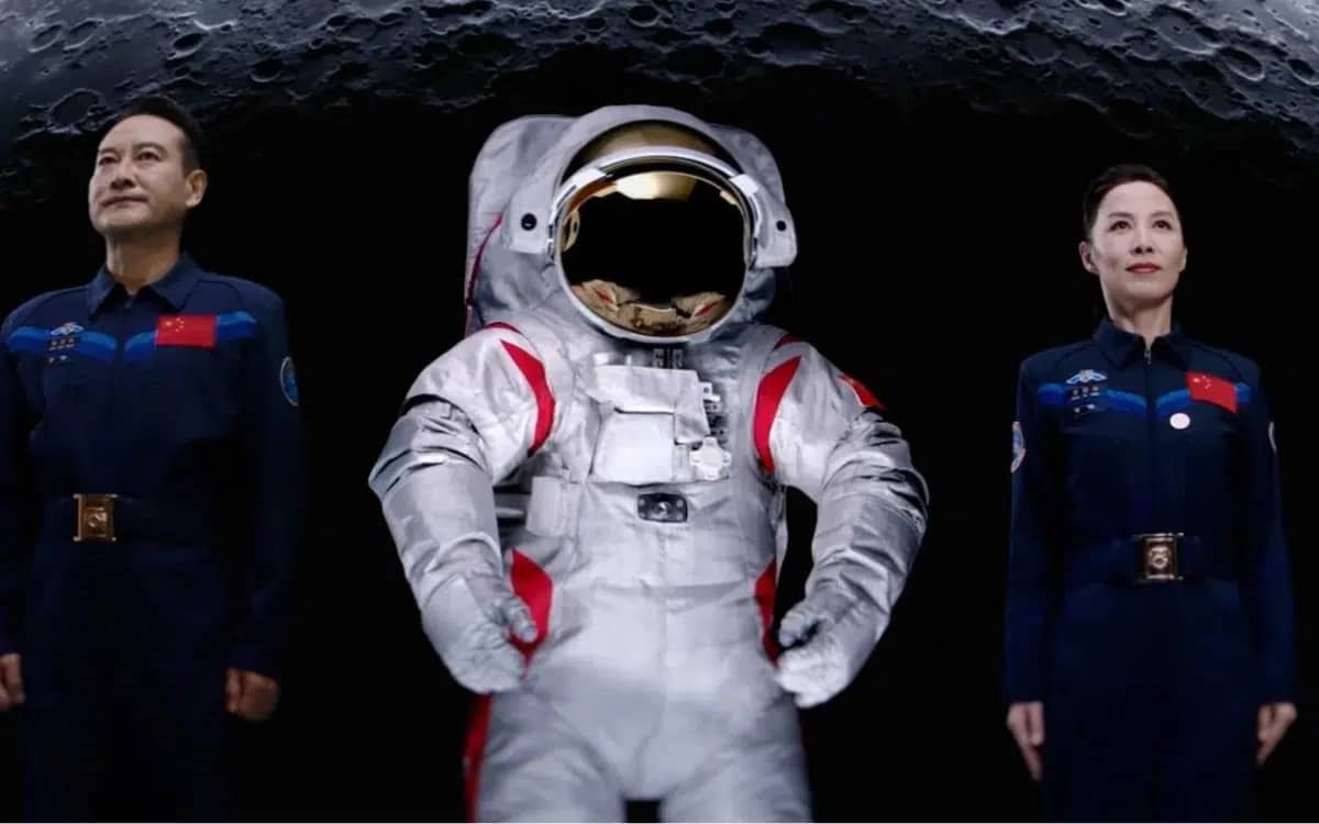 china-unveils-lunar-spacesuits