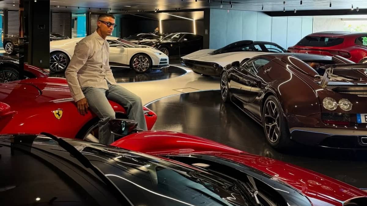 cristiano-ronaldo-net-worth-car-collection-bugatti-centodieci
