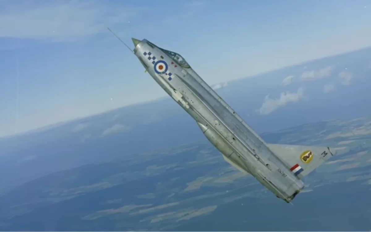 english-electric-lightning-jet-could-exceed-speed-sound-vertical-climb