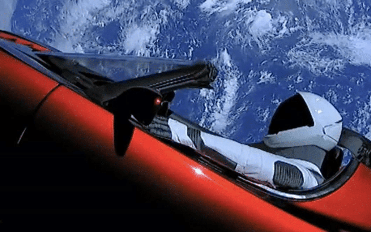 Elon Musk's Tesla Roadster in space is now moving towards Earth at a speed of more than 3,000 km/h