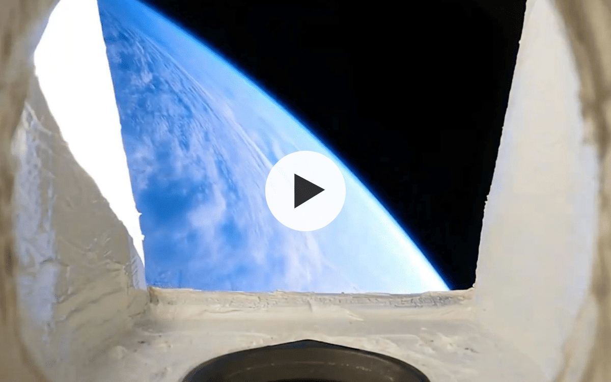Unedited, raw footage shows spacecraft ripping through the atmosphere at mach 25