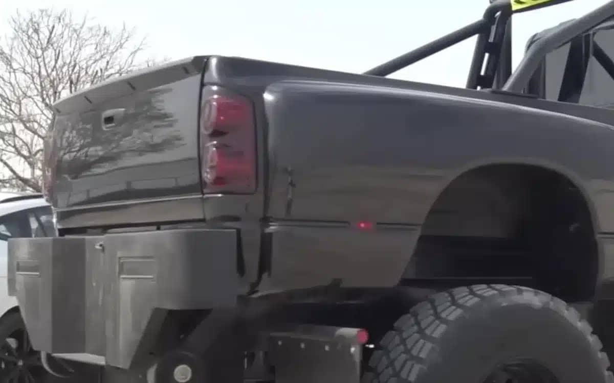 500000-monster-pickup-truck-with-6-doors-has-an-incredibly-unique-tail-bed