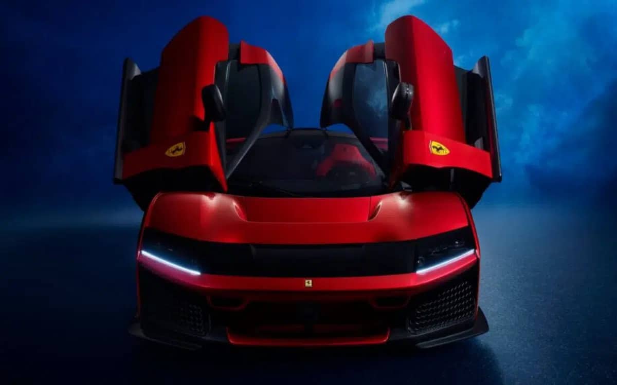 ferrari-new-f80-arrives-at-le-mans