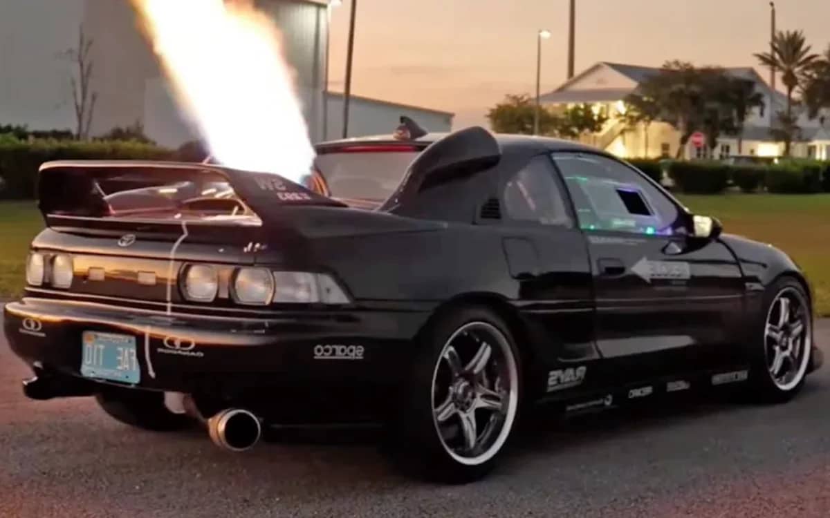 flame-throwing-toyota-mr2-chinook-helicopter-turbine-supercharger