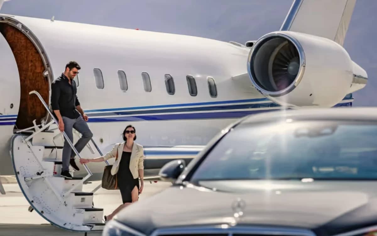 flyhouse-app-book-private-jet-30-seconds