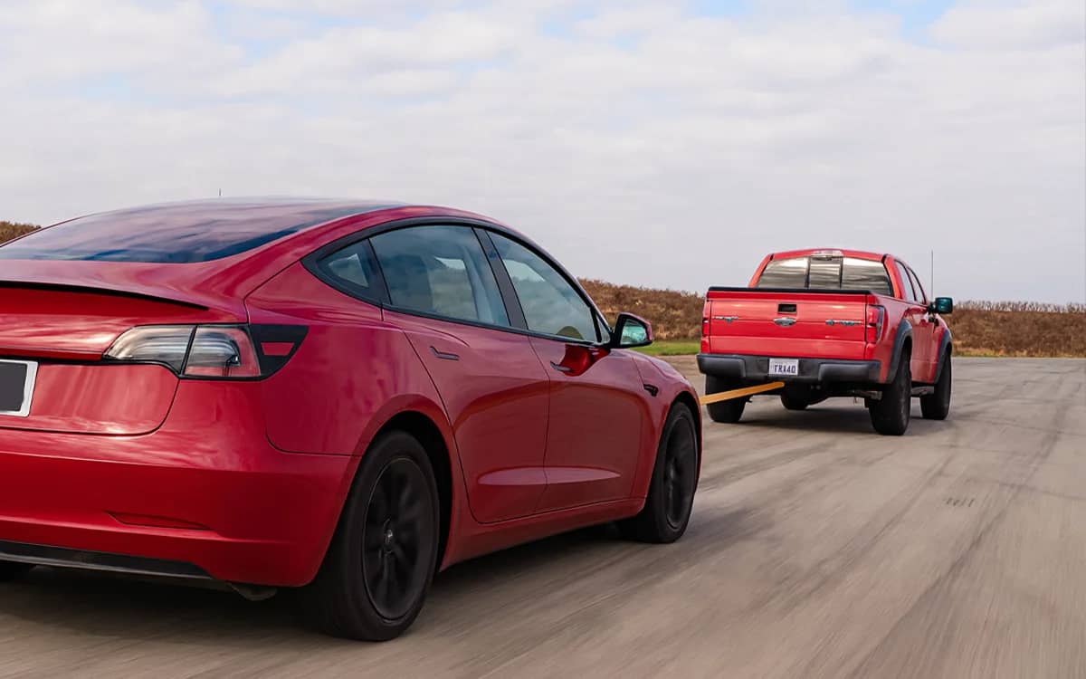 ford-f-150-raptor-towing-tesla-to-see-if-will-charge