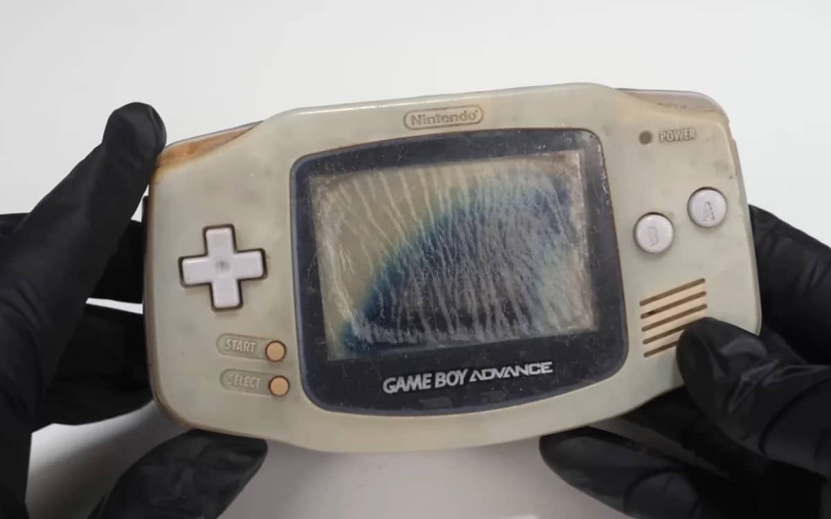 Tech fanatic restores broken Game Boy Advance to its former glory with a custom 3D-printed shell