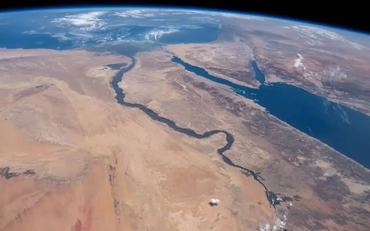 Jaw-dropping picture showcases Giza Pyramids from space