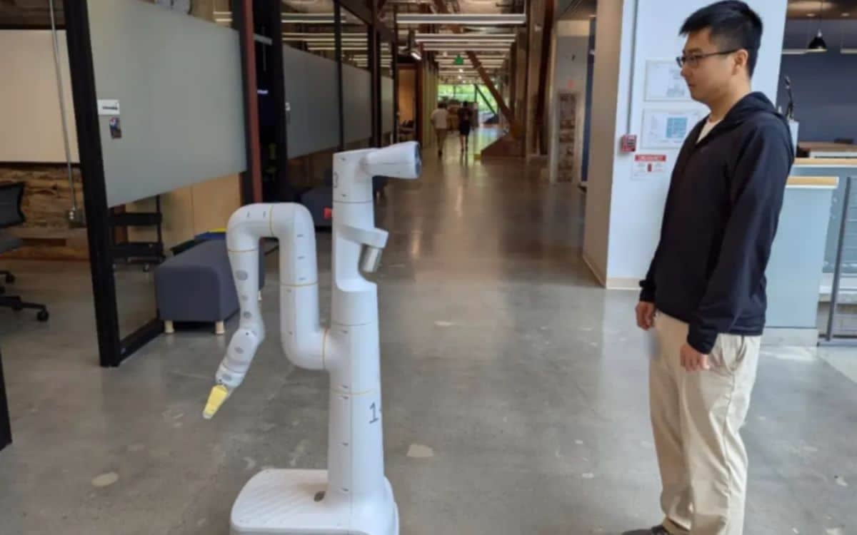 Google says its robots are getting better at undertaking complex tasks 