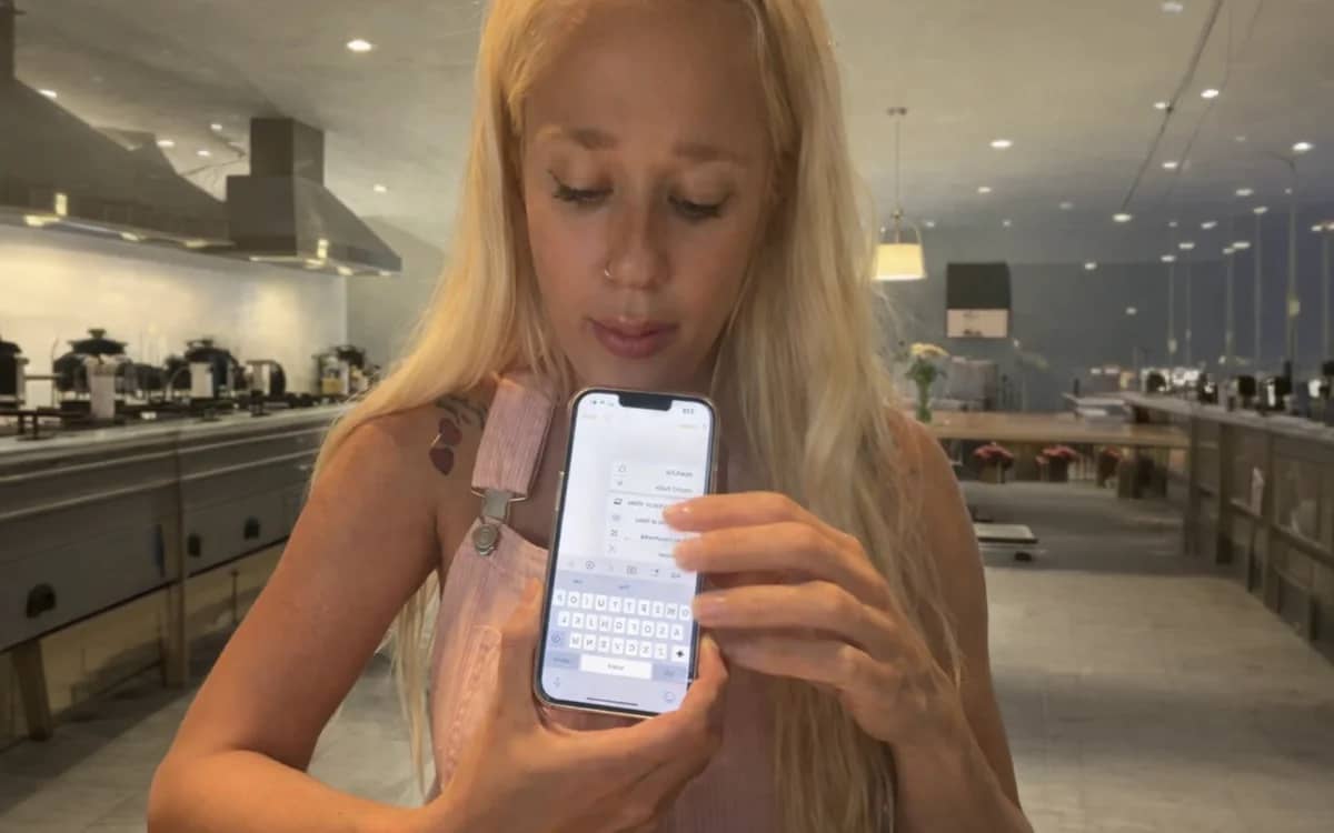 woman-shows-little-known-iphone-hack
