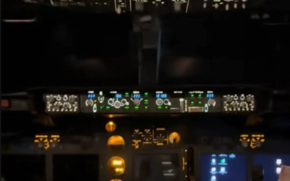 pilot-boeing-737-cockpit-home-setup
