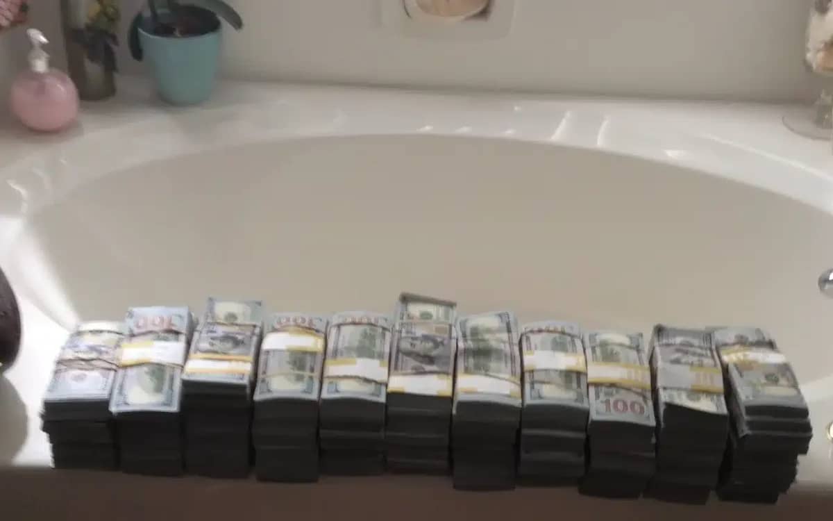 storage-wars-unit-hid-millions-of-dollars-after-500-dollar-purchase