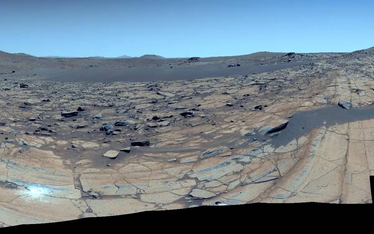 NASA rover captures Mars panorama that's confused everyone by looking remarkably similar to Earth