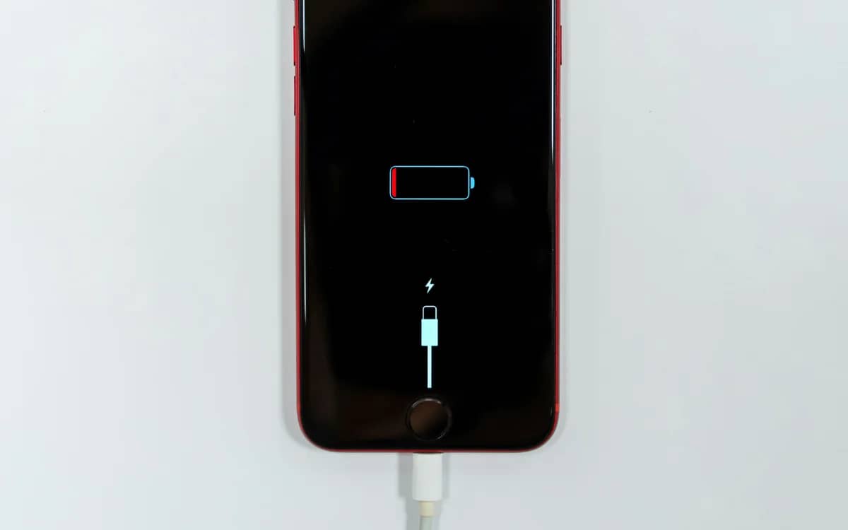 Man plugs 100 chargers into an iPhone at once to see if it gives it an instant charge