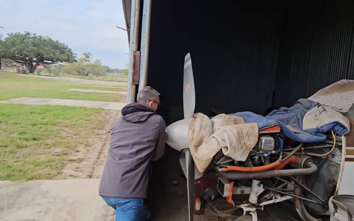 florida-man-finds-abandoned-airplane-piper-comanche-180
