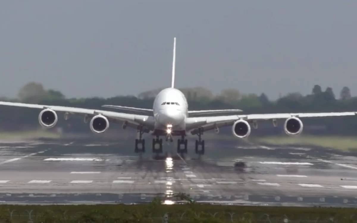 boeing-747-airbus-a380-taking-off