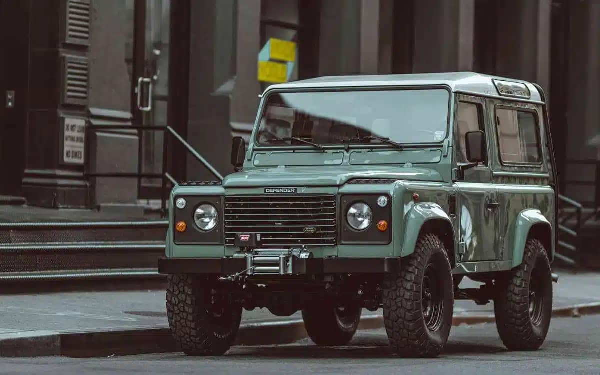 brooklyn-coachworks-converts-land-rover-defenders