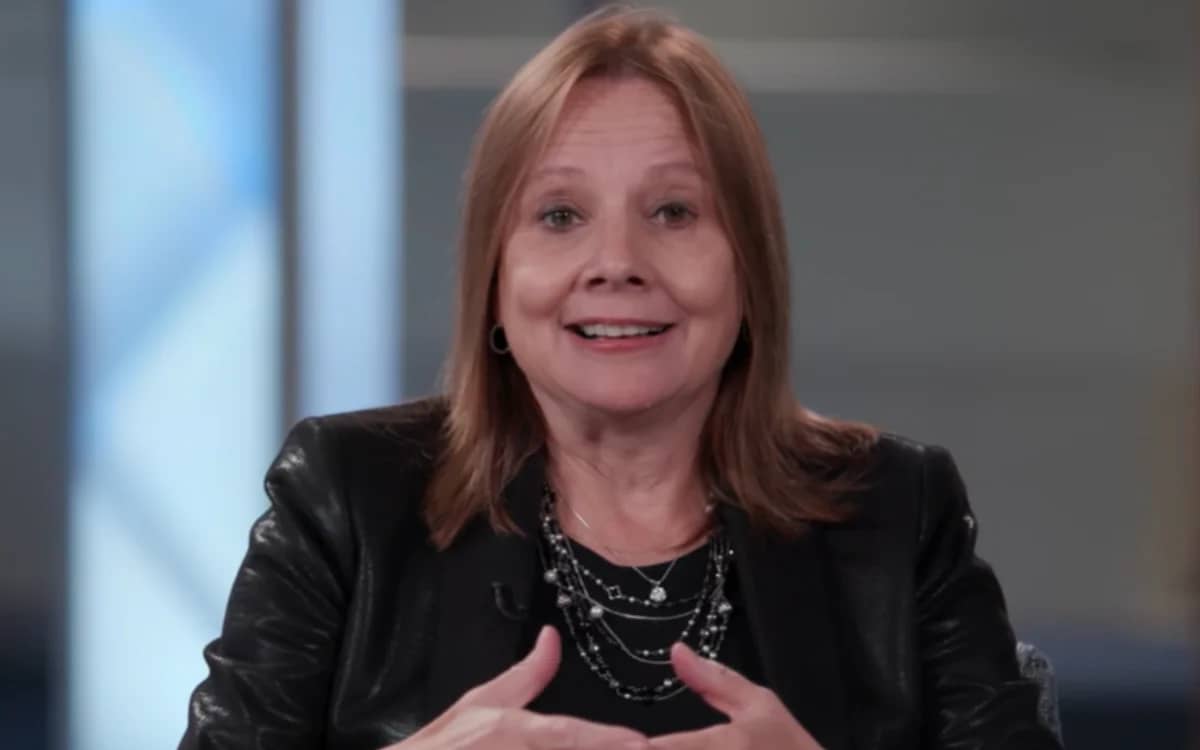 general-motors-ceo-mary-barra-responds-every-single-letter-by-hand