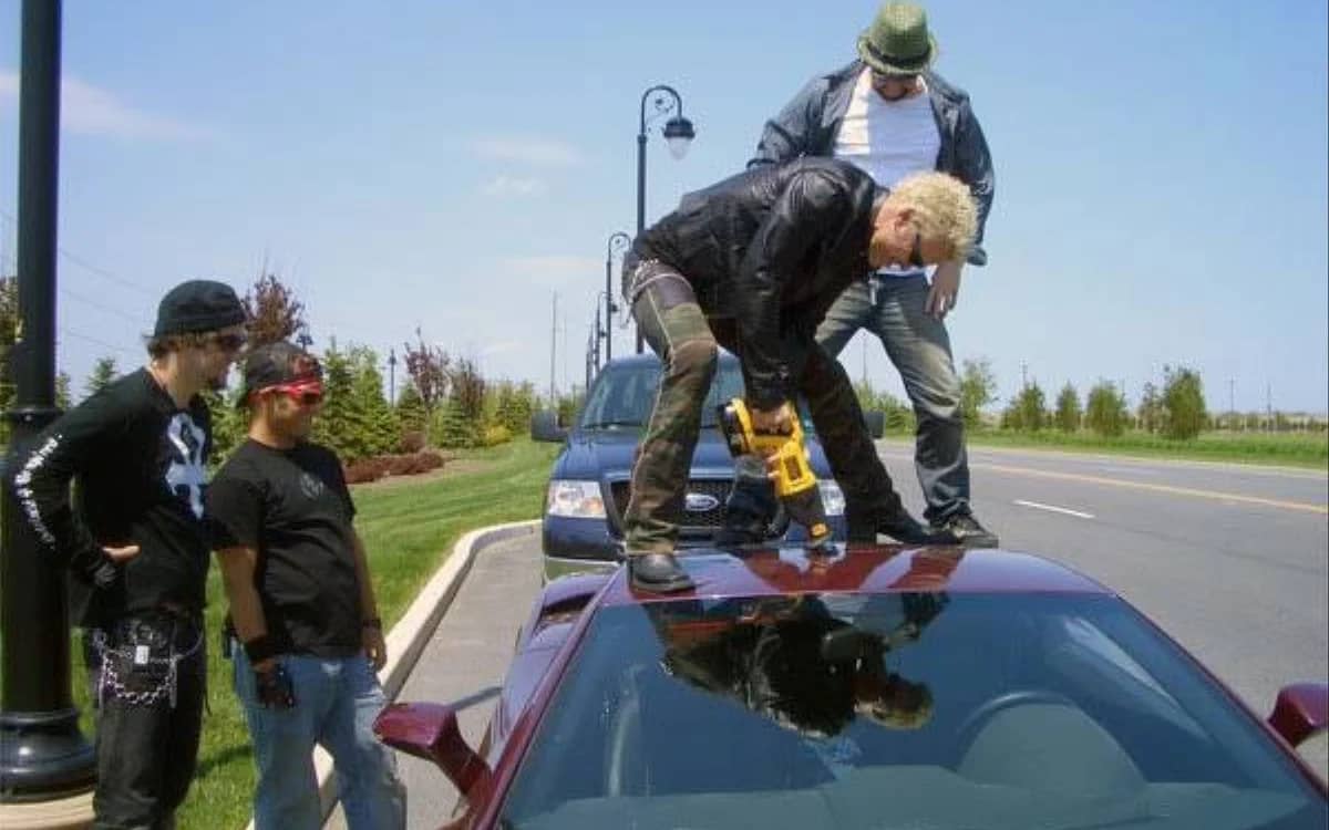 billy-idol-gave-bam-margeras-lamborghini-gallardo-a-diy-sunroof
