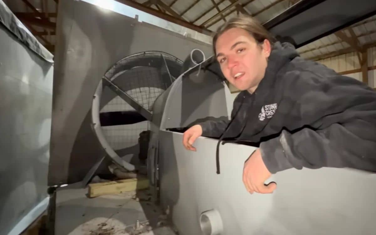 washington-man-wisconsin-barn-find-navy-hovercraft