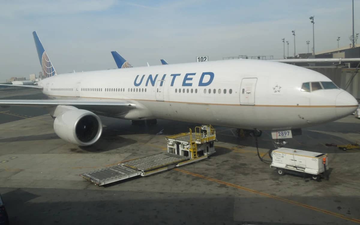 united-airlines-provides-important-update-worlds-first-boeing-777-retirement-speculation
