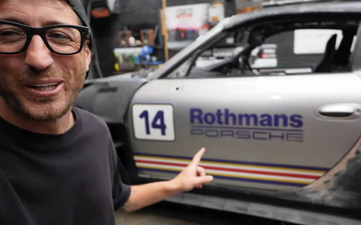 man-3d-printing-porsche-gt3-prepares-the-car-for-paint