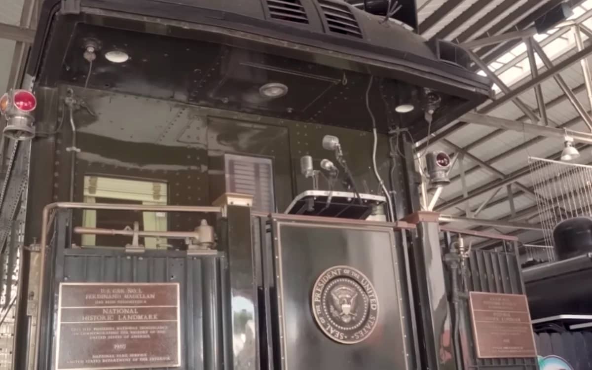 us-car-number-1-president-bulletproof-train