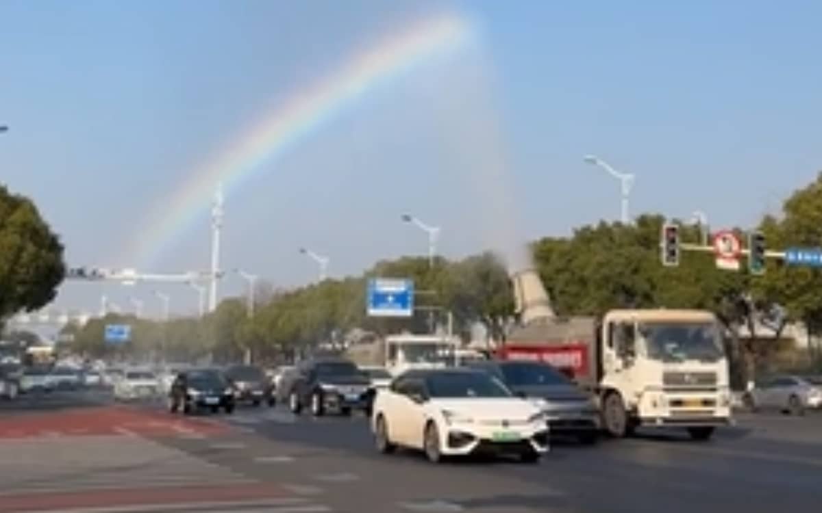 mist-spraying-truck-leaves-aainbow-in-its-wake-oddly-mesmerizing
