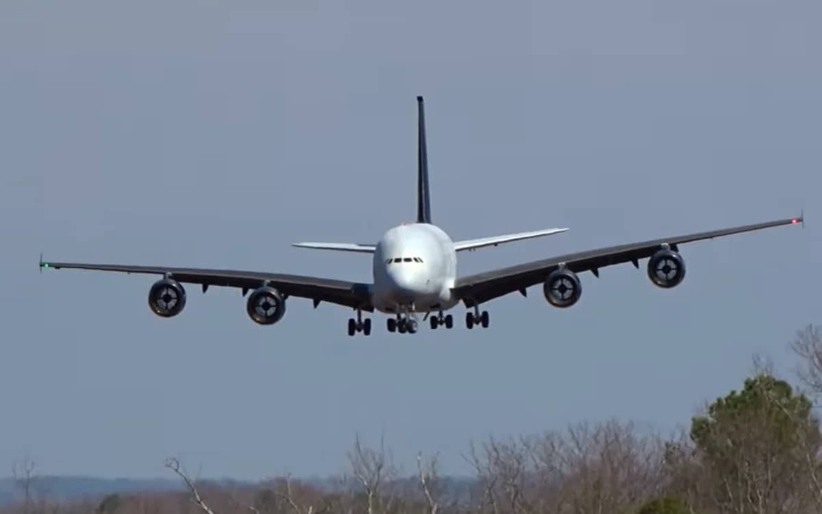 youtuber-flies-worlds-biggest-rc-airbus-a380