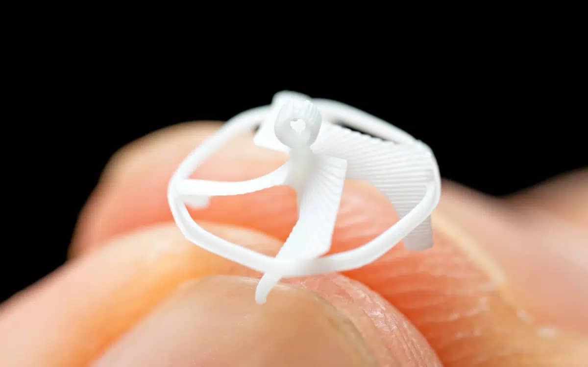 uc-berkeley-scientists-worlds-smallest-flying-robot