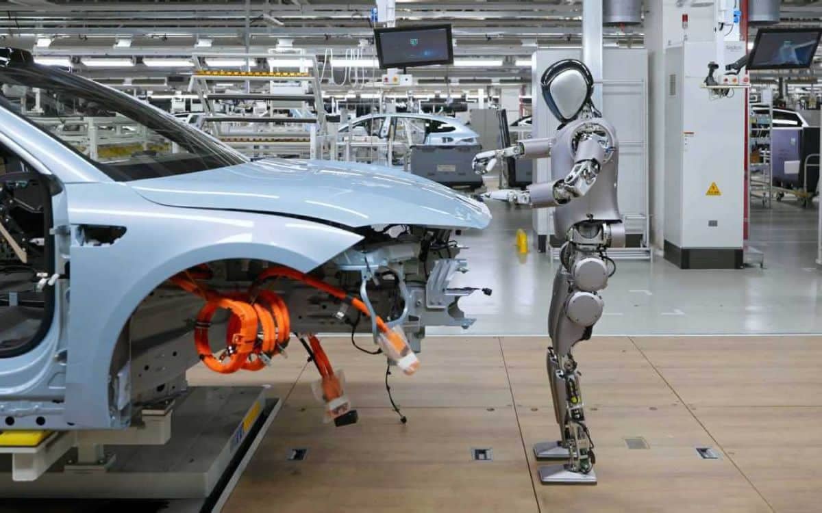 A factory run by humanoid robots is being built in China