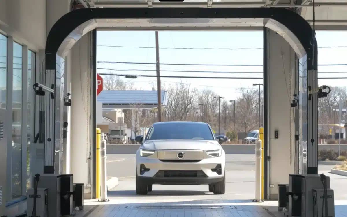 More rental car companies are joining Hertz in adopting AI damage scanners