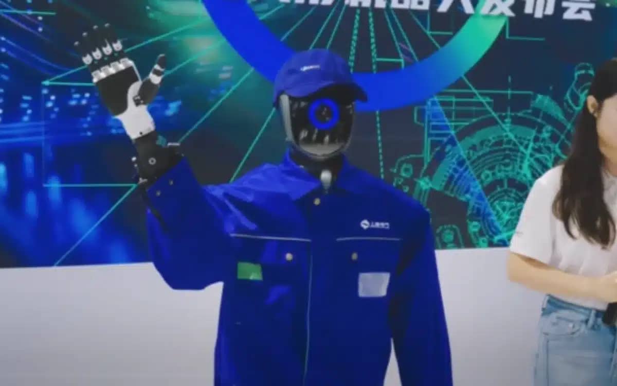 chinese-company-unveils-humanoid-robot-worker-suyuan