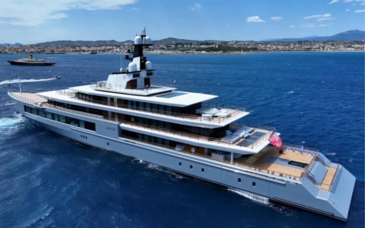 steven-spielbergs-seven-seas-250m-yacht-spain