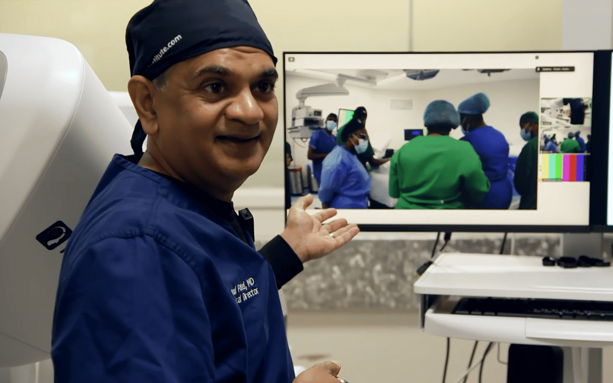 florida-surgeon-robot-removed-cancer-remotely