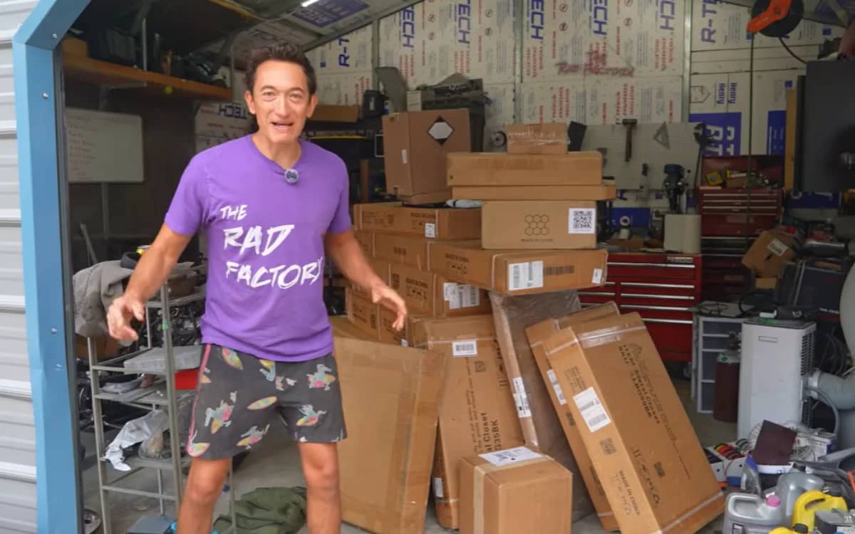 colorodo-man-converts-garage-to-workshop-using-temu-products