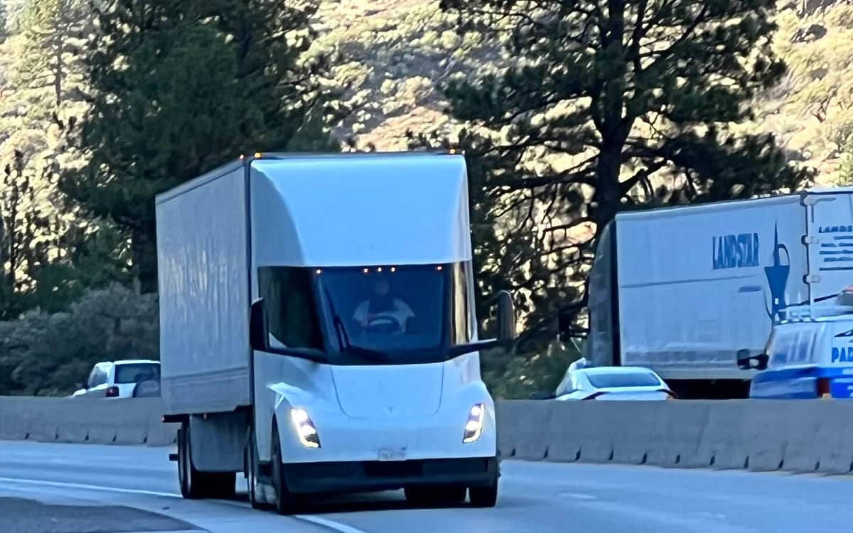 tesla-semi-powers-past-diesel-trucks-california-highway