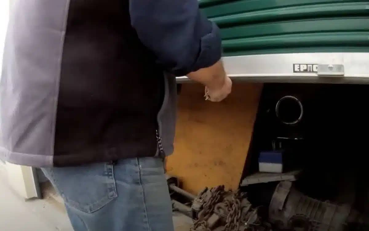 man-blown-away-as-he-finds-stunning-car-inside-800-blind-auction-storage-unit