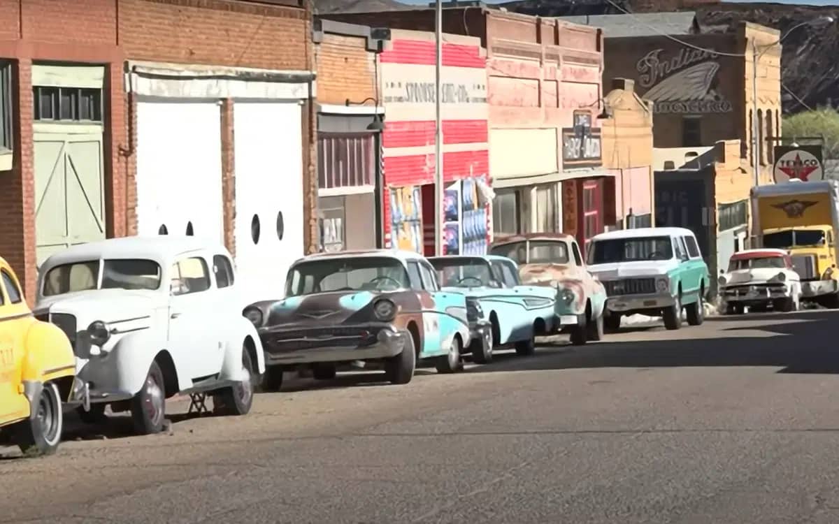 arizona-lowell-erie-street-vintage-cars-ghost-town