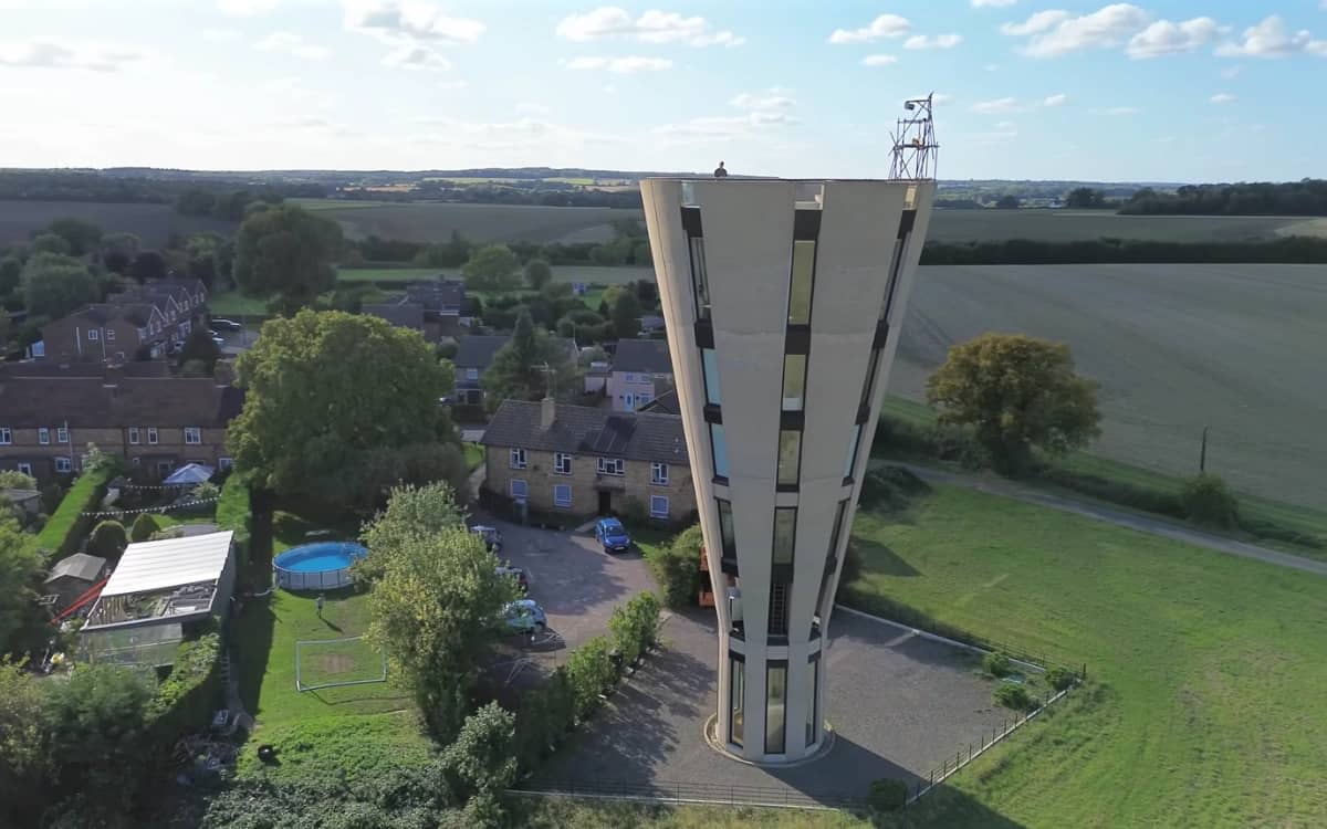 industrial-designer-coverts-a-1960s-water-tower-into-a-family-home