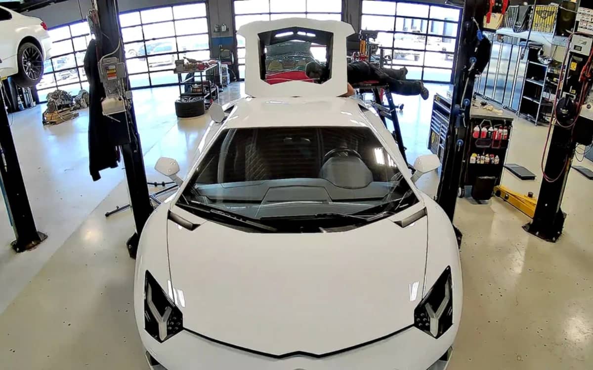 lamborghini-aventador-repair-cost-slashed-mechanic-discovers-hidden-ford-part