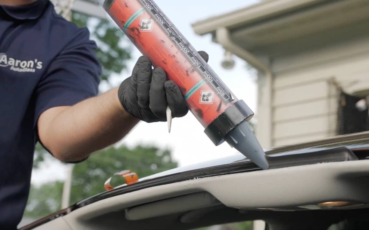 why-your-windshield-is-glued-on-instead-of-using-a-gasket