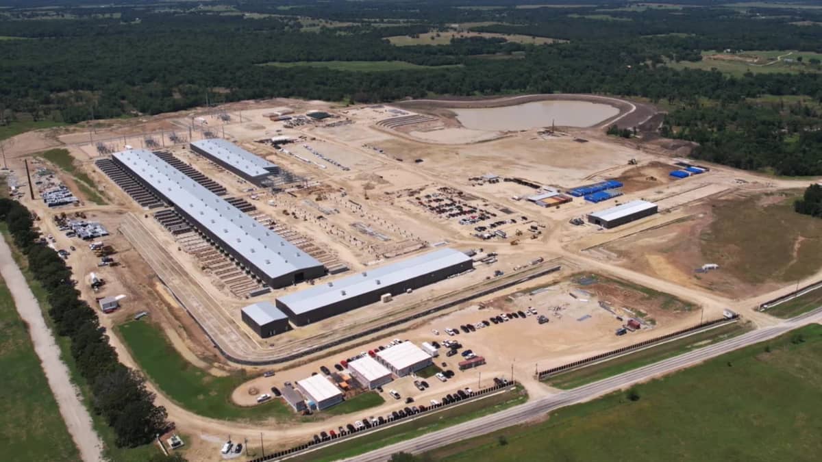 Footage of the world's largest Bitcoin mine ends up proving divisive as people can't believe what they're seeing