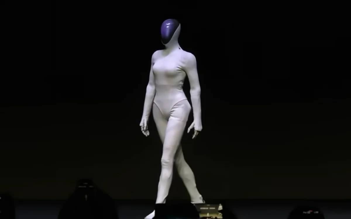 xpeng-iron-robot-cut-open-prove-no-human-inside