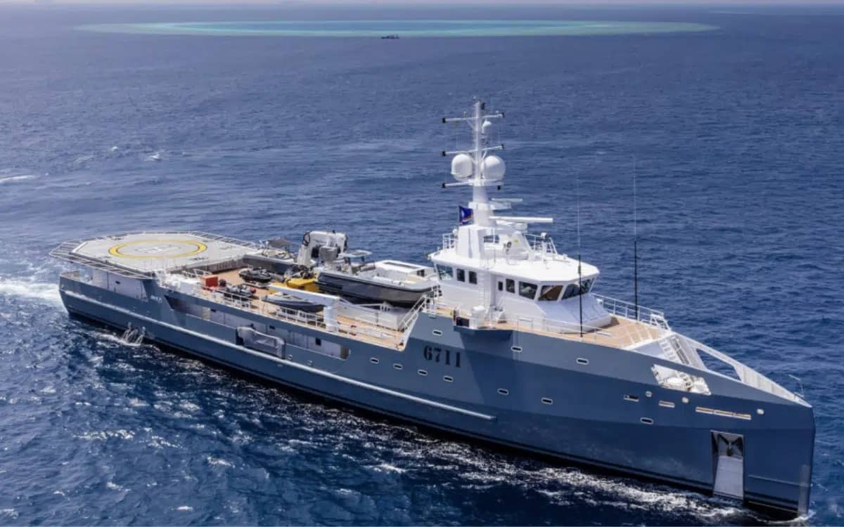 mark-zuckerberg-wingman-support-boat